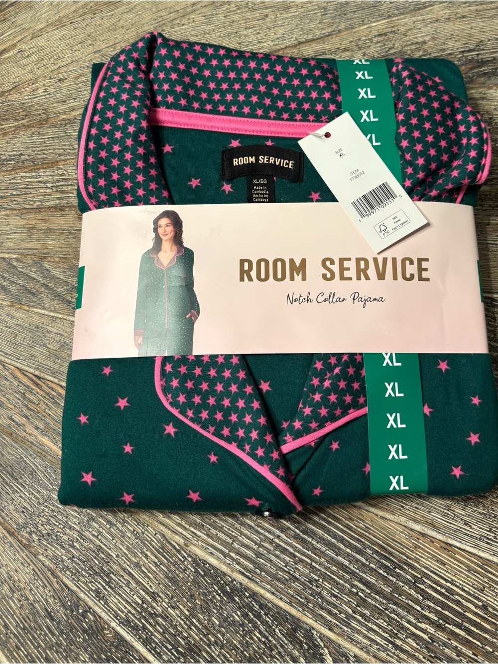 NWT Room Service Women's Notch Collar Pajama Set Green Star Print Size XL